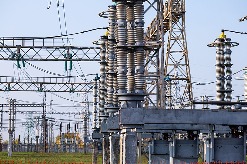 Cómo funcionan los pararnizadores de aumento de voltaje para proteger los sistemas de energía