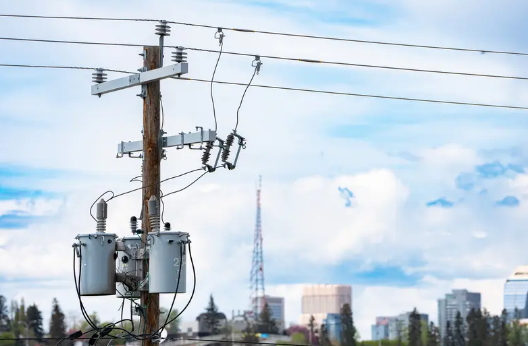 Análisis técnico completo de los supresores de sobretensiones de líneas de distribución: desde los materiales estructurales hasta la prevención de fallas