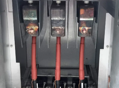 Desafiando entornos hostiles: la rigidez dieléctrica superior y la resistencia al envejecimiento de nuestras terminaciones de cable retráctiles en frío