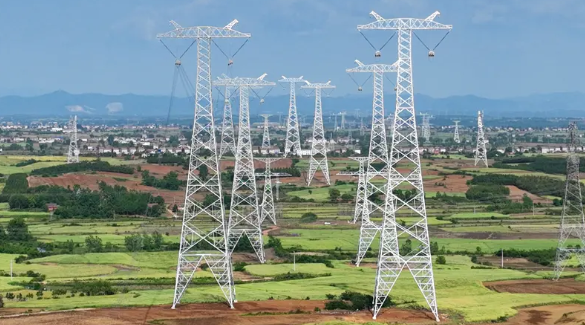 Guía completa de fusibles para líneas de transmisión: desde materiales estructurales hasta prevención de fallas