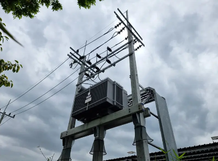 Selección y configuración de Arrester Surge para sistemas de distribución de 10 kV y debajo: una guía comparativa para los estándares IEC e IEEE
